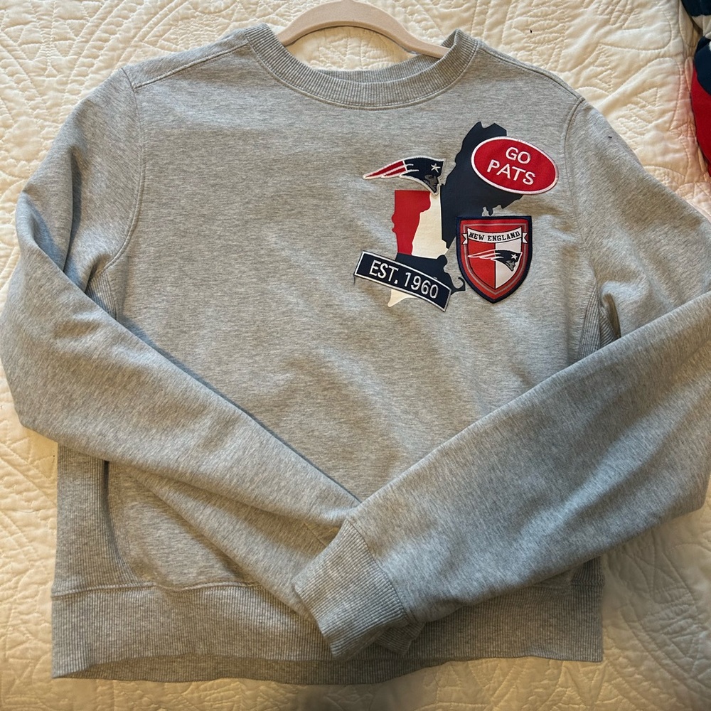 WEAR by Erin Andrews Patriots crewneck